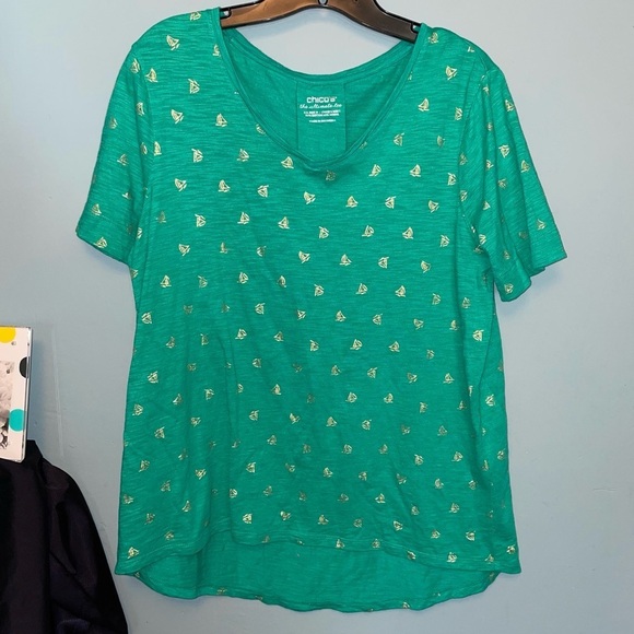 Chico’s The Ultimate Tee with Gold Sailboats Size XL - Picture 1 of 4